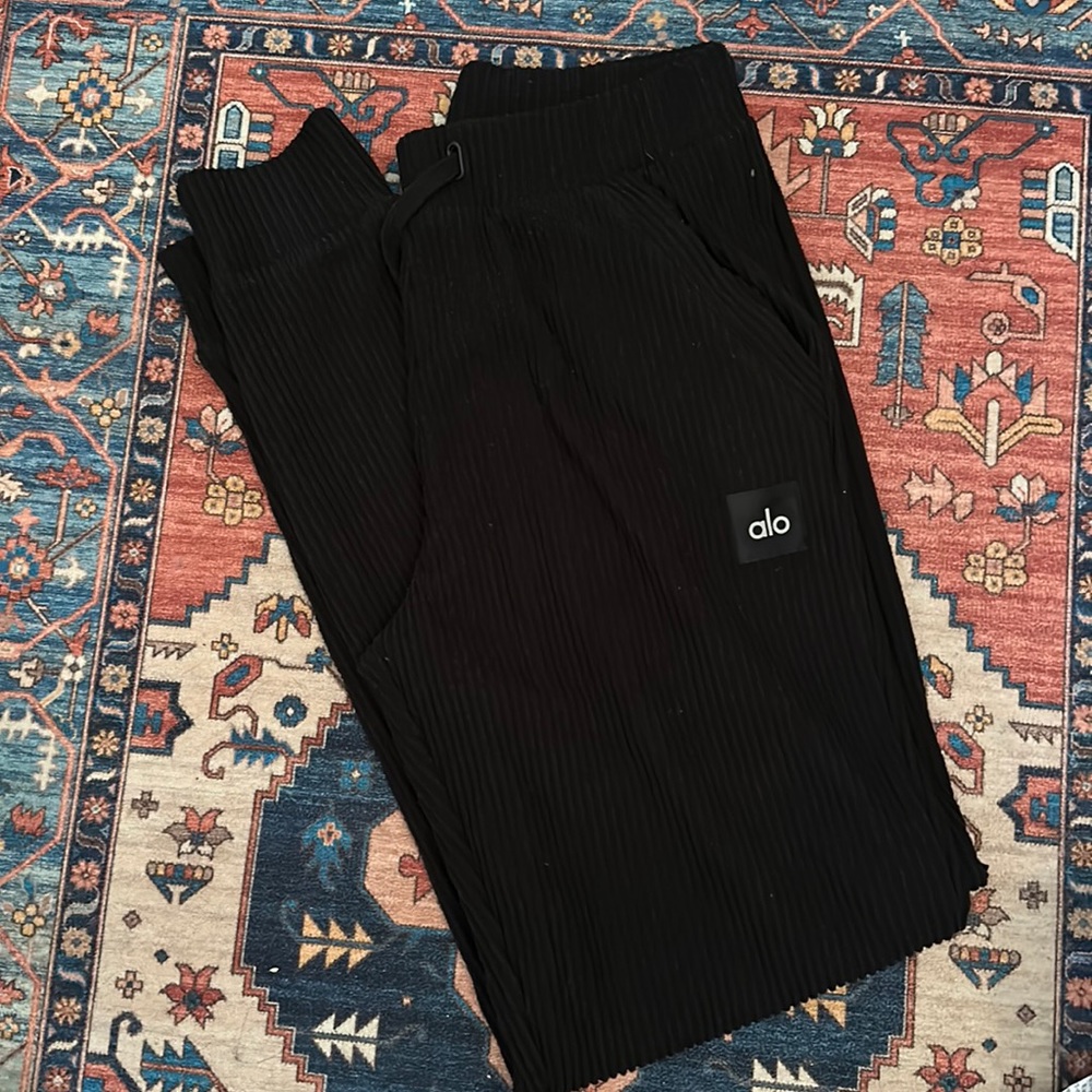 Alo black joggers